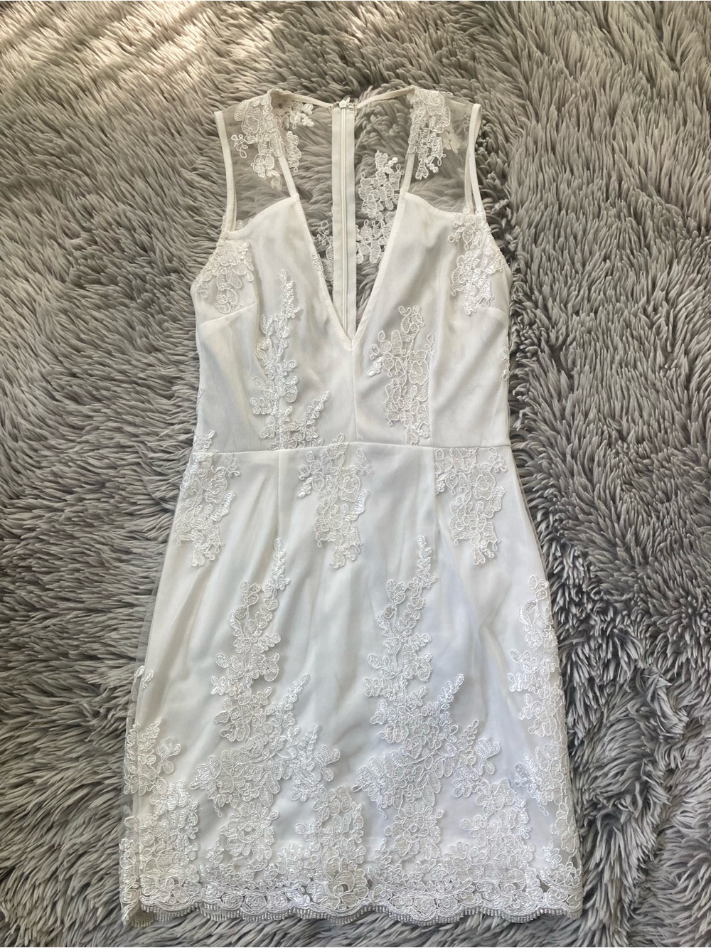 Tobi Size XS- White Lace V-Neck Mini Dress
